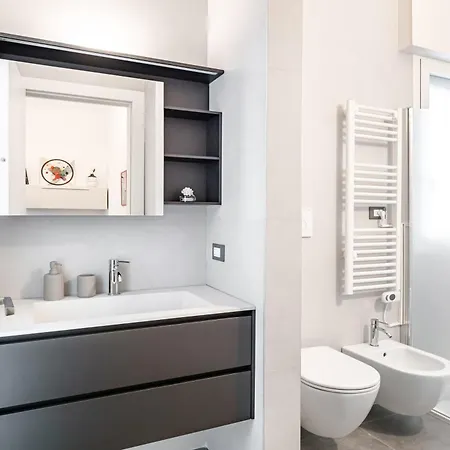 Apartamento Guesthost - Garnopea Modern & Stylish With Balcony Lecce