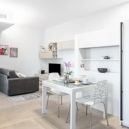 Guesthost - Garnopea Modern & Stylish With Balcony *