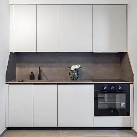 Guesthost - Garnopea Modern & Stylish With Balcony *