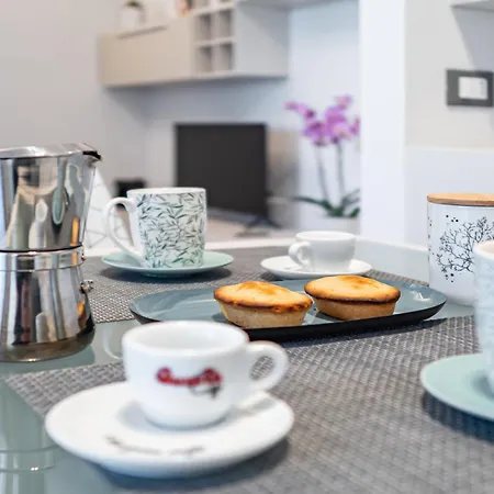 Apartamento Guesthost - Garnopea Modern & Stylish With Balcony Lecce