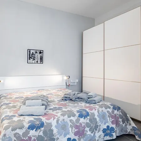 Guesthost - Garnopea Modern & Stylish With Balcony 公寓