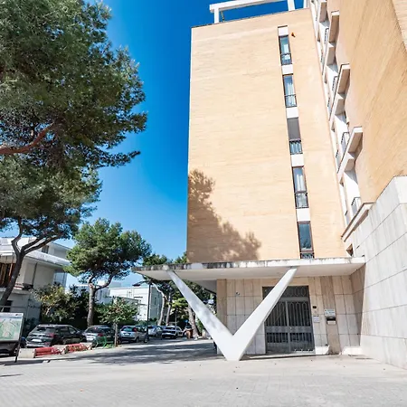 Guesthost - Garnopea Modern & Stylish With Balcony *