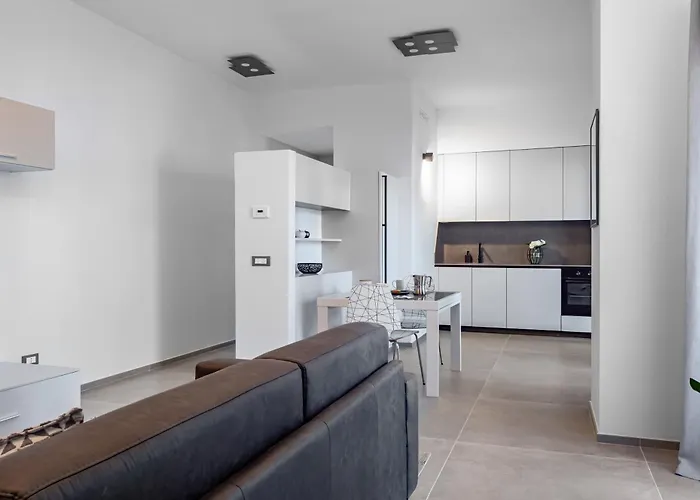Guesthost - Garnopea Modern & Stylish With Balcony レッチェ