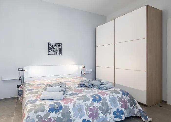 Guesthost - Garnopea Modern & Stylish With Balcony 公寓