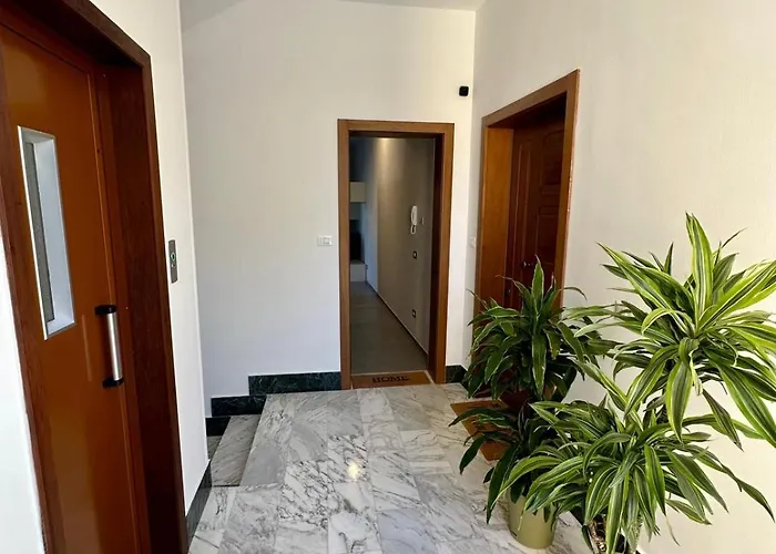 Guesthost - Garnopea Modern & Stylish With Balcony 莱切