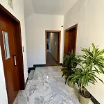 Guesthost - Garnopea Modern & Stylish With Balcony ليتشي