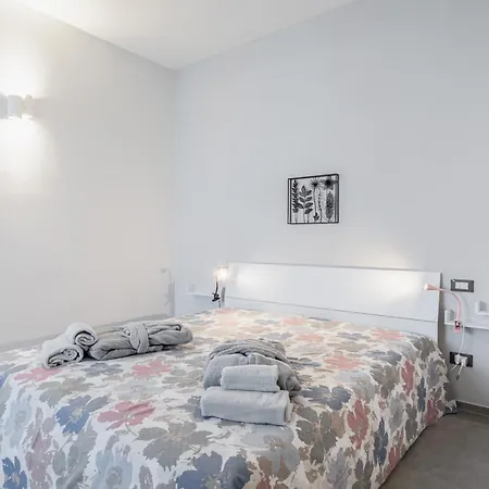 Guesthost - Garnopea Modern & Stylish With Balcony Apartmán Lecce