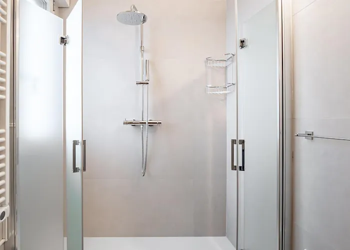 Guesthost - Garnopea Modern & Stylish With Balcony Lecce